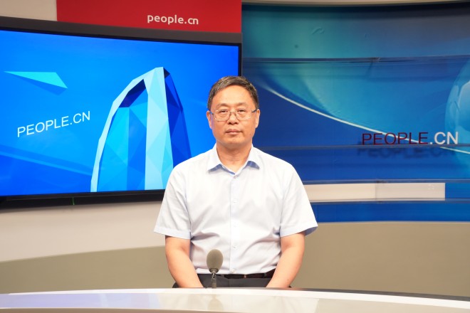 中國藝術(shù)研究院院長、黨委副書記周慶富做客人民網(wǎng)。張力洋攝