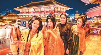 京港兩地學(xué)生感受洛陽(yáng)古都魅力
