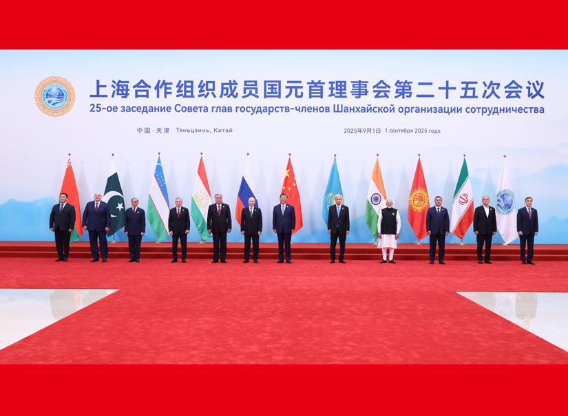 習(xí)近平同出席會(huì)議的上海合作組織成員國(guó)領(lǐng)導(dǎo)人、常設(shè)機(jī)構(gòu)負(fù)責(zé)人集體合影